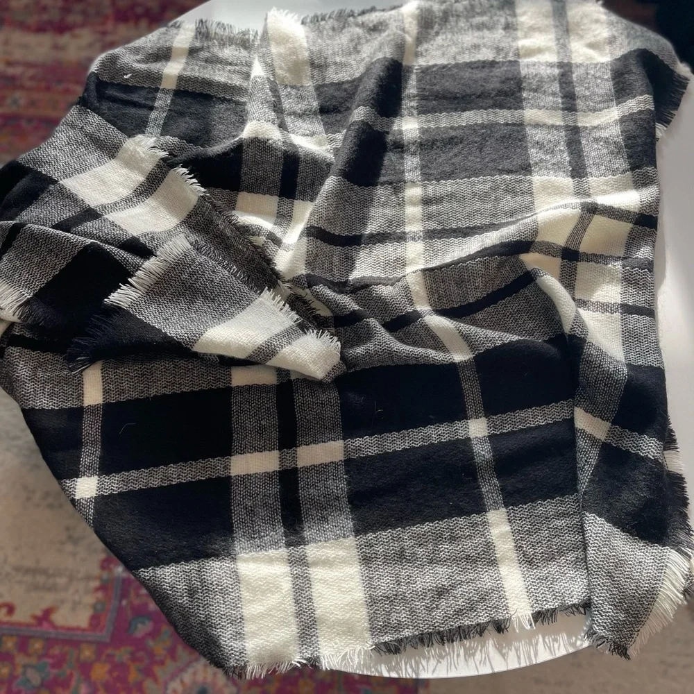 Old Navy Black & White Plaid Checkered Scarf Shawl